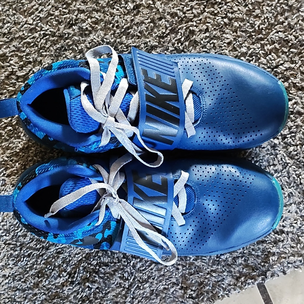 Boy’s Nike basketball shoes size 6.5 youth